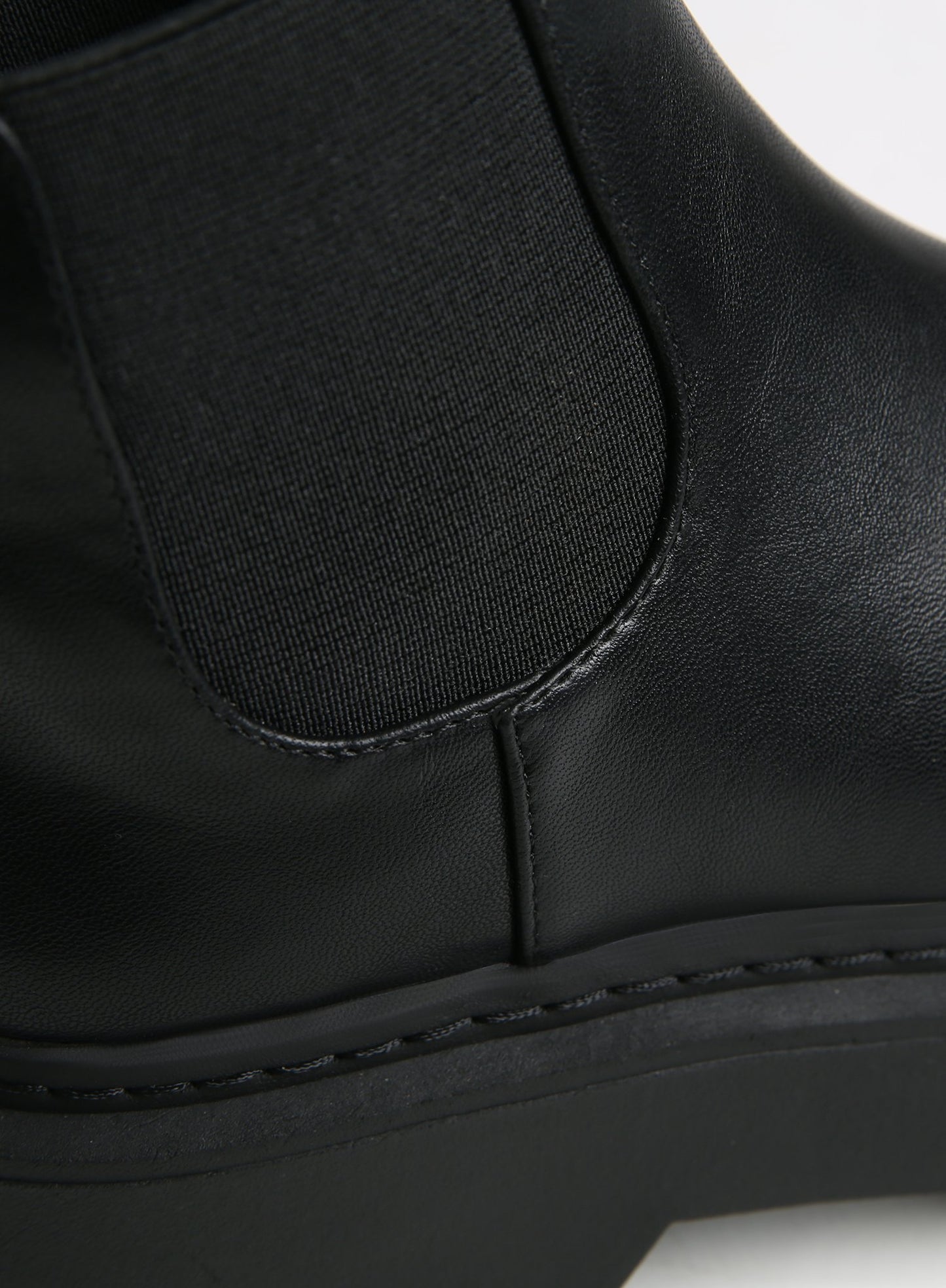 Ellis Chunky Chelsea Boots Black